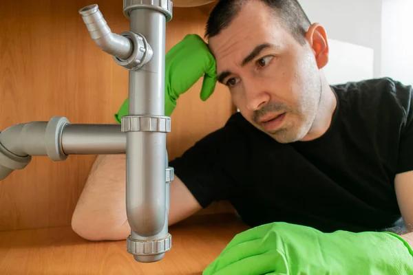 The Difference Between DIY and Professional Plumbing Repairs