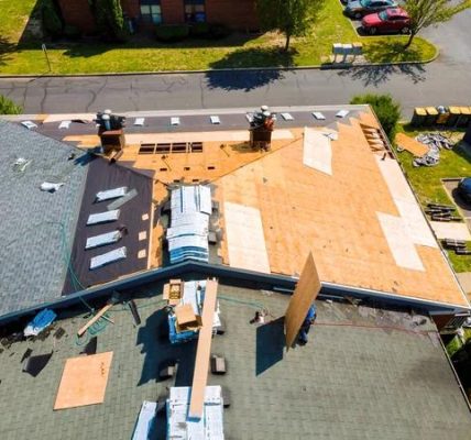 Finding Affordable Roofing Replacement Contractor Services