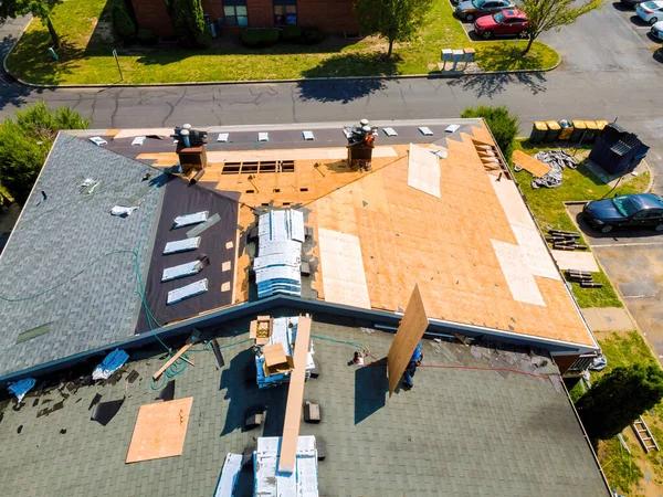 Finding Affordable Roofing Replacement Contractor Services