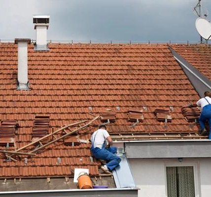 How to Find a Roofing Contractor Who Knows Houston’s Weather