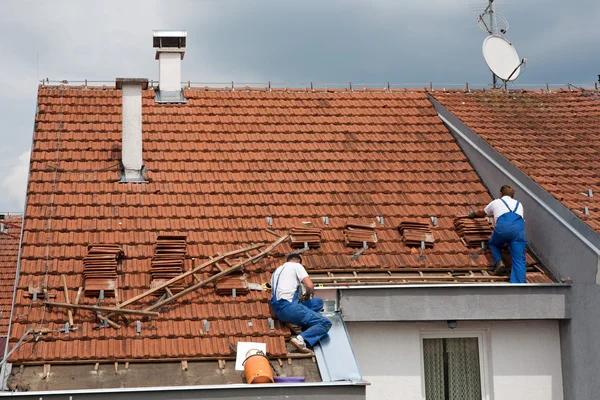 How to Find a Roofing Contractor Who Knows Houston’s Weather