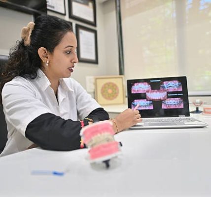 Why Small Dental Clinics Are Changing the Way We Smile