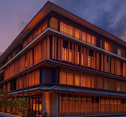 Tips for Finding Dusit Hotel last minute deals Based on Travel Insights